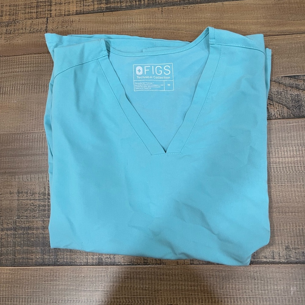 Figs Women Scrub Top Light/Bright Blue Size Medium